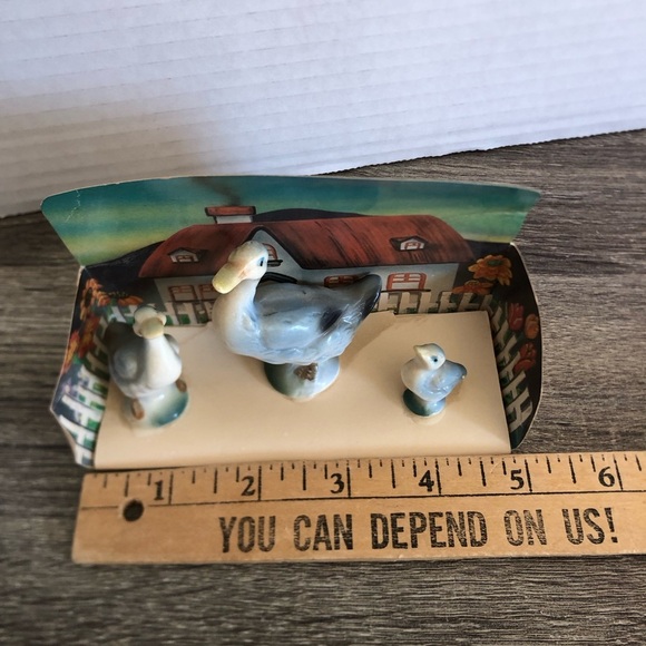 Vtg Goose Figurine Set on Background - Picture 7 of 8